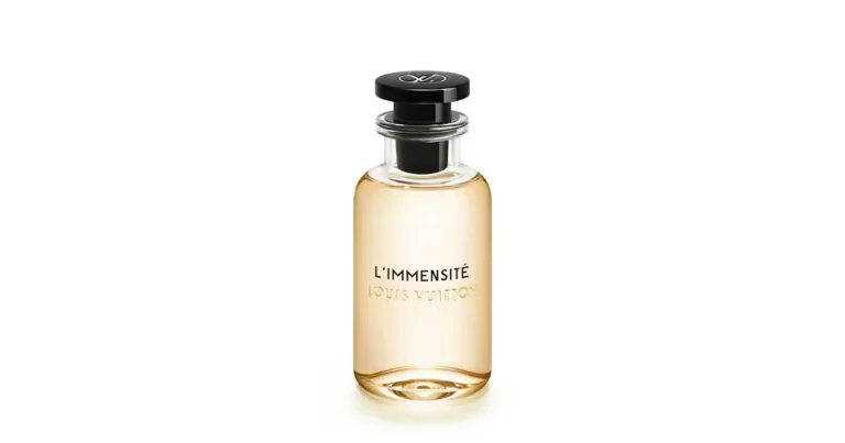 Parfum Louis Vuitton L’Immensité révélant un liquide aux nuances sable.